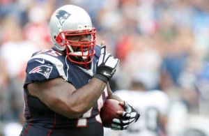 vince-wilfork-nfl-oakland-raiders-new-england-patriots-590x900